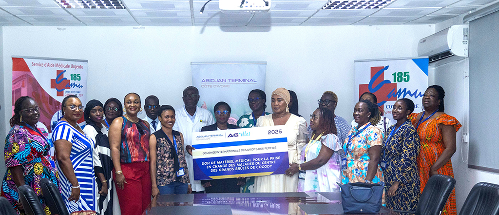 Les collaboratrices d’AGL et de ses filiales en Côte d’Ivoire manifestent leur solidarité au centre des grands brulés d’Abidjan