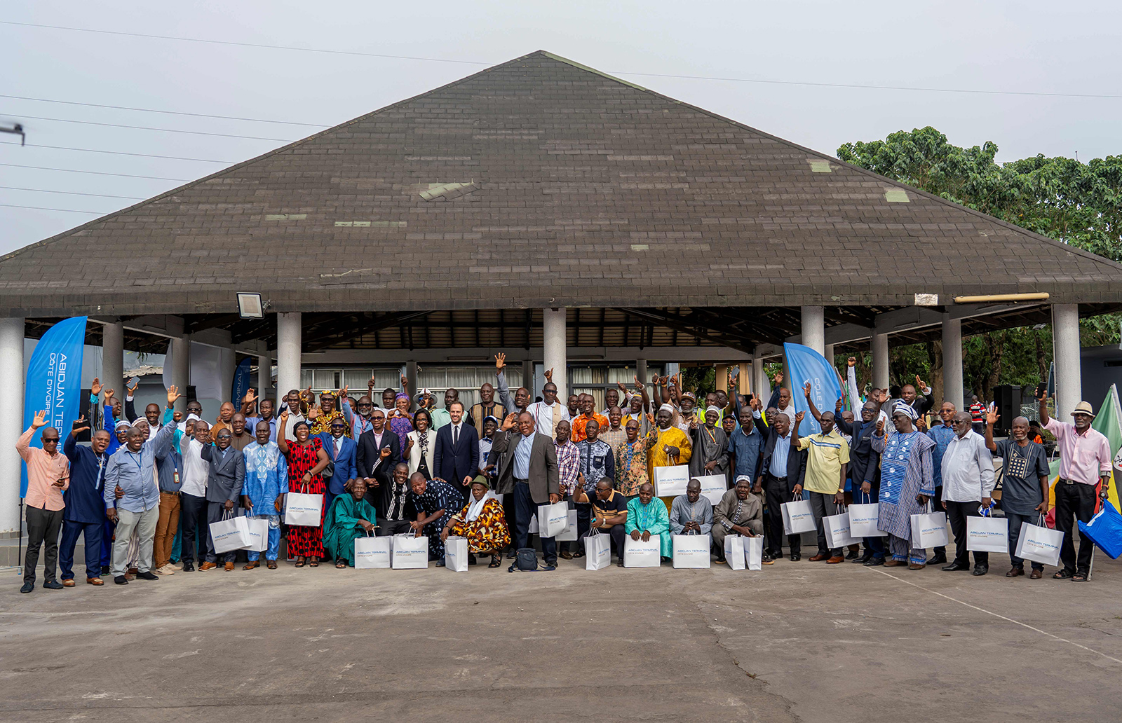 Abidjan Terminal rend hommage a 51 dockers retraites et réaffirme son engagement social