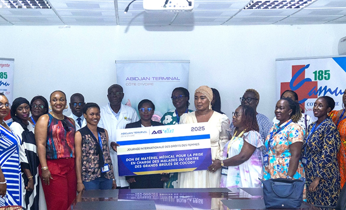 Les collaboratrices d’AGL et de ses filiales en Côte d’Ivoire manifestent leur solidarité au centre des grands brulés d’Abidjan